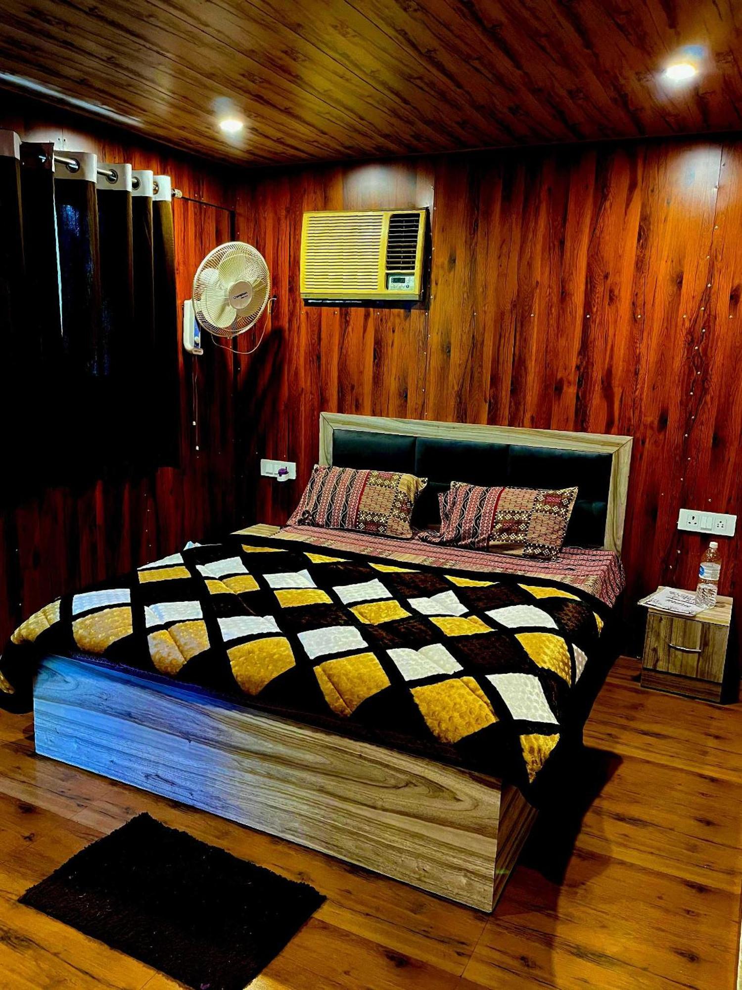 Hotel O Royal Tree Cafe And Resort デヘラードゥーン エクステリア 写真