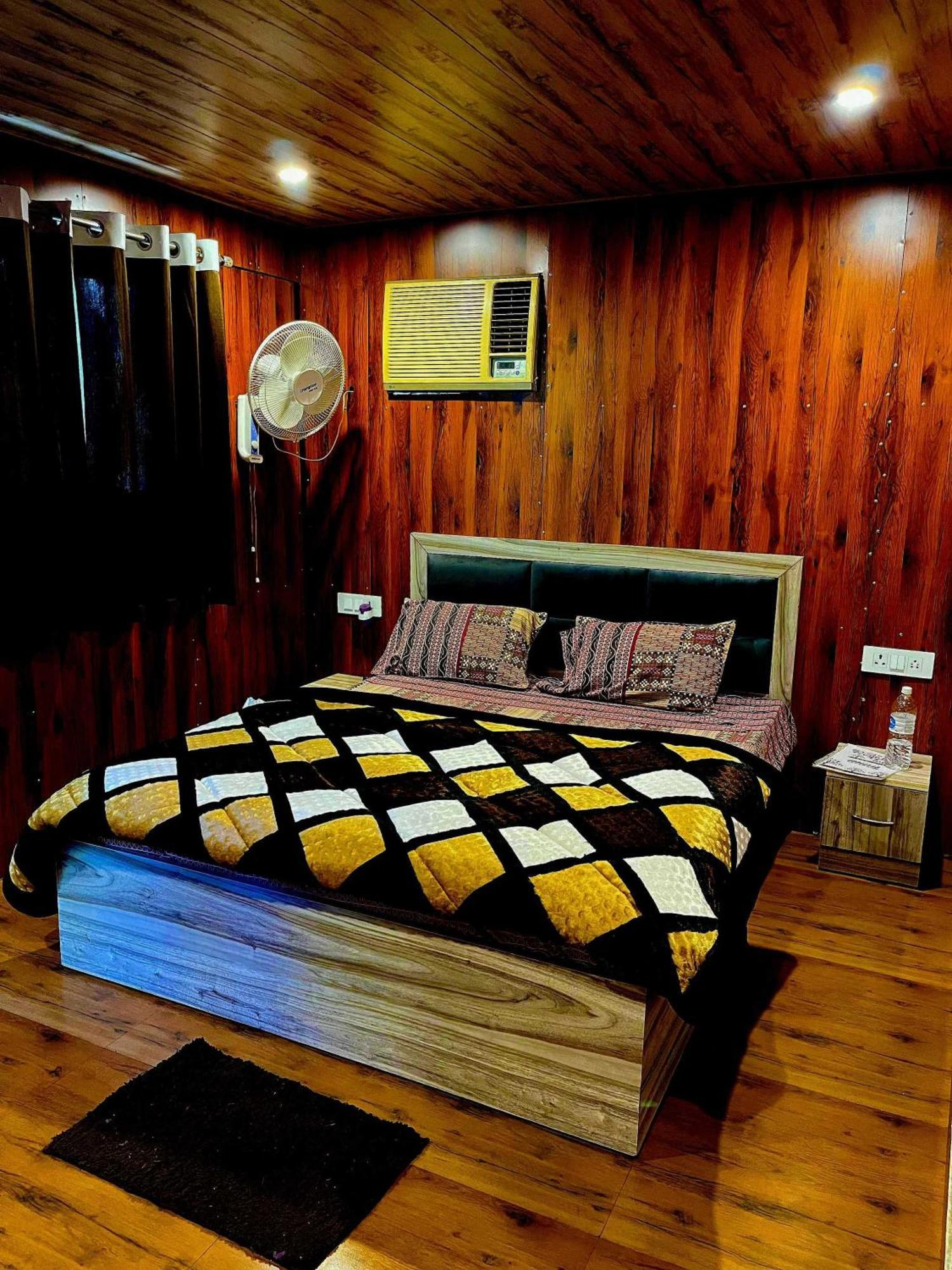 Hotel O Royal Tree Cafe And Resort デヘラードゥーン エクステリア 写真