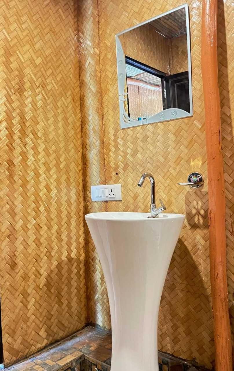 Hotel O Royal Tree Cafe And Resort デヘラードゥーン エクステリア 写真